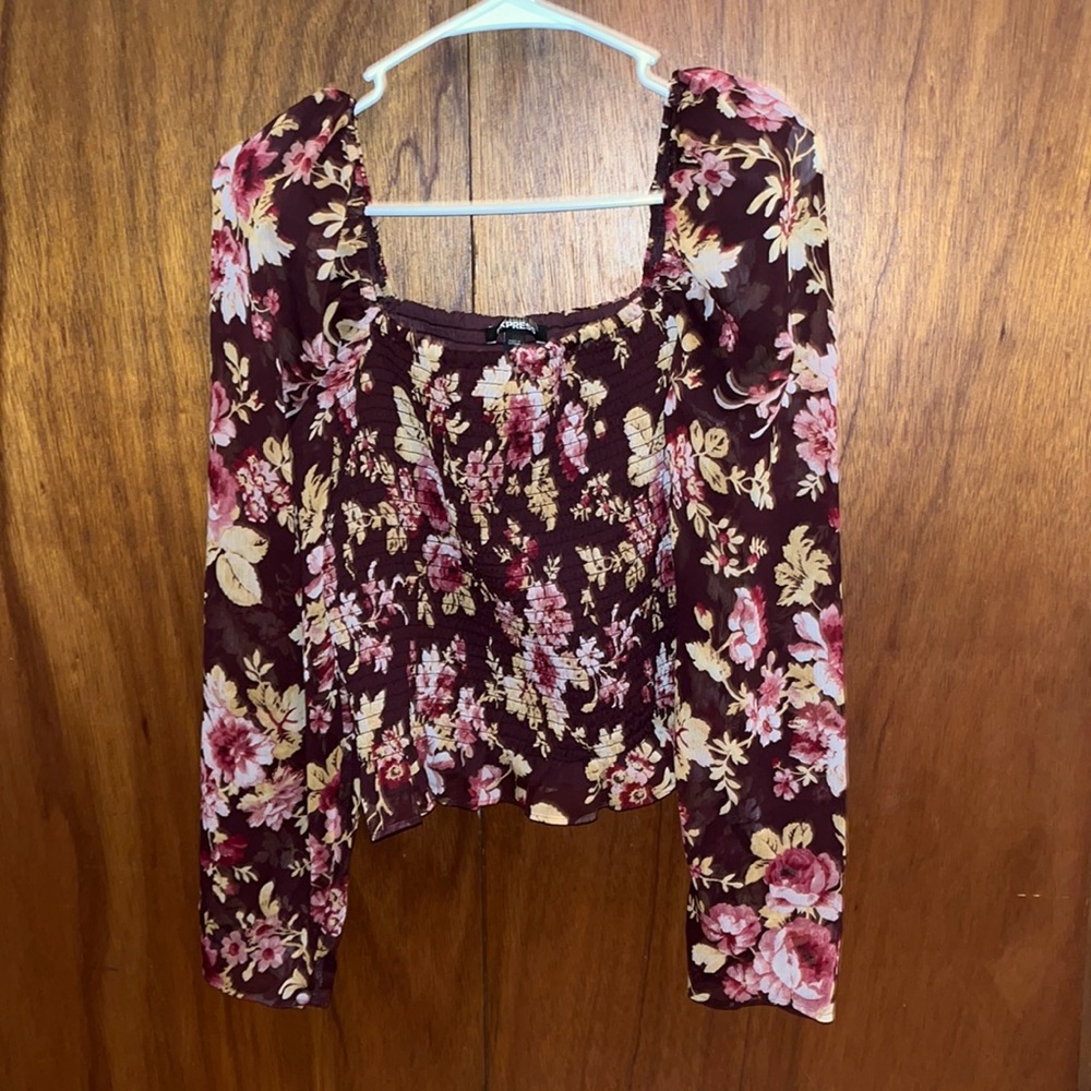 Express. Size L. Puff sleeve floral smocked top